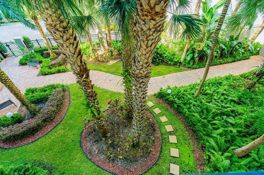 2421 NE 65th Street Fort Lauderdale FL 33308