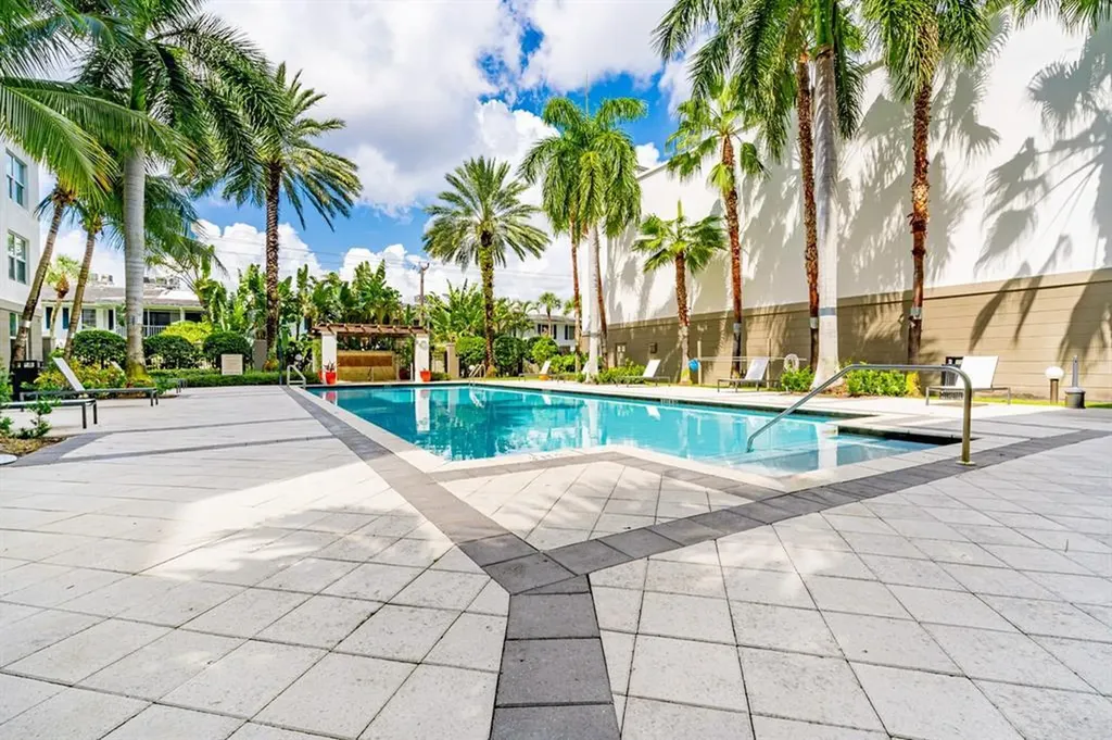 2421 NE 65th Street Fort Lauderdale FL 33308