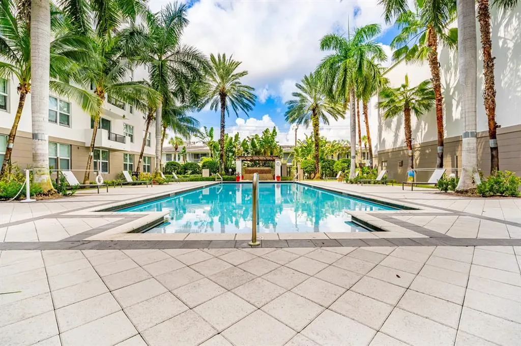 2421 NE 65th Street Fort Lauderdale FL 33308