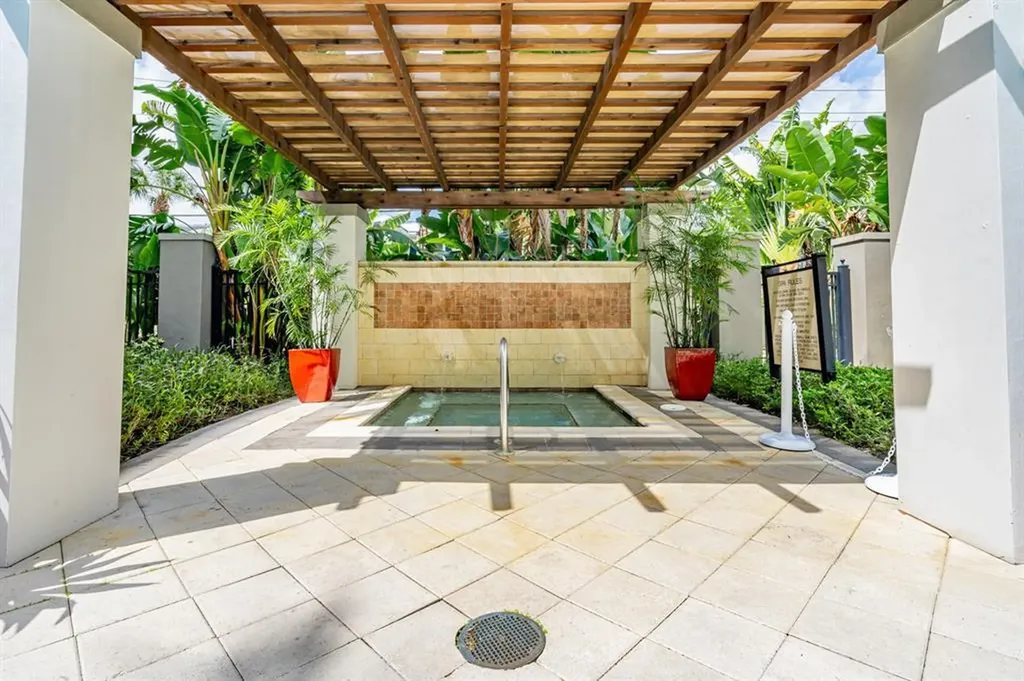 2421 NE 65th Street Fort Lauderdale FL 33308