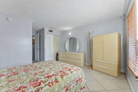 1725 W 60th Street Hialeah FL 33012