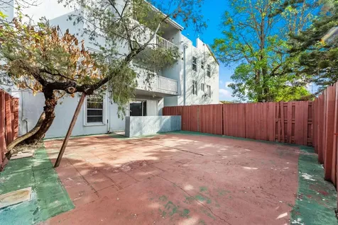 1725 W 60th Street Hialeah FL 33012