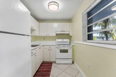 1725 W 60th Street Hialeah FL 33012