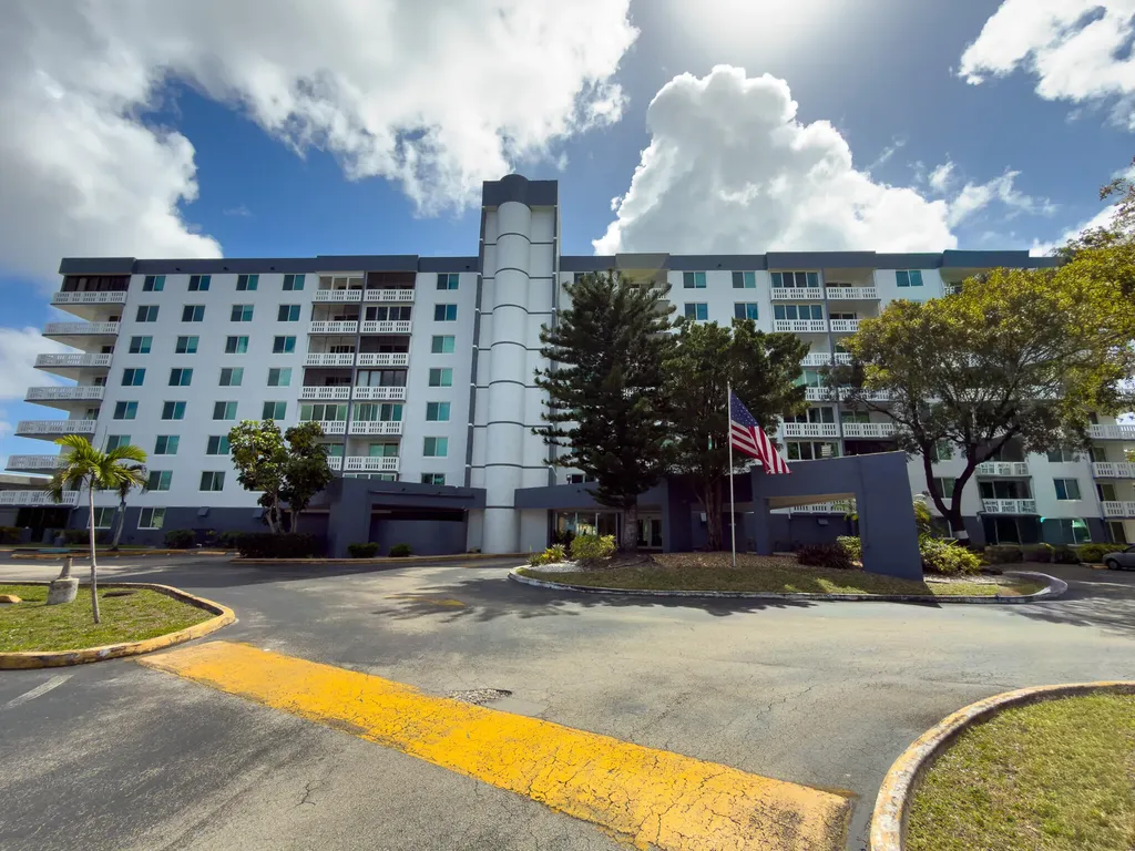 919 Hillcrest Drive Hollywood FL 33021