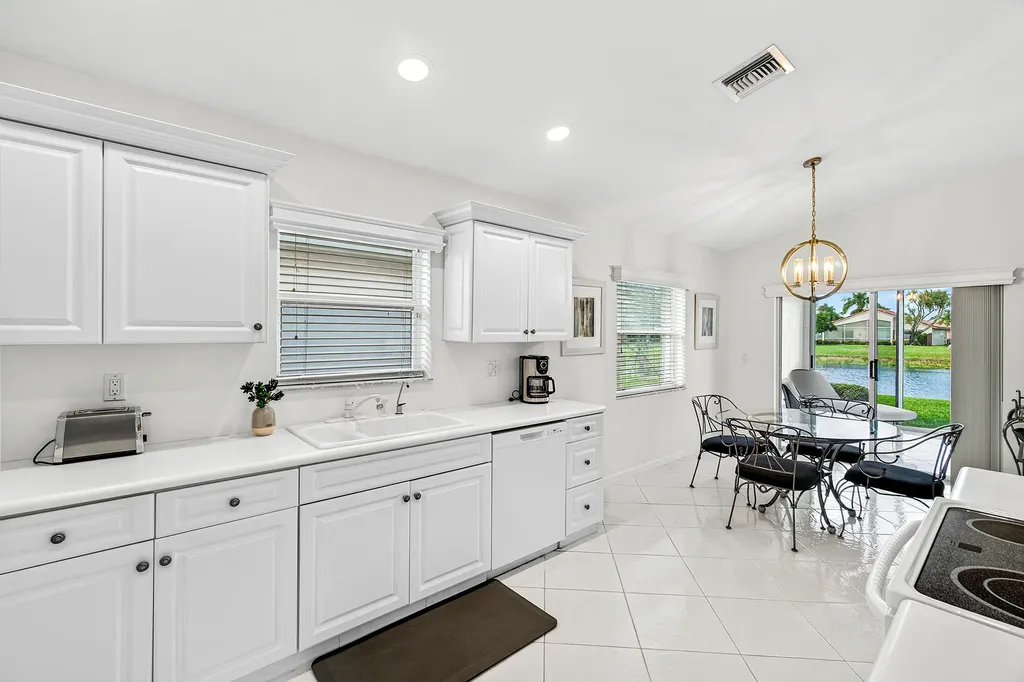 6594 Sun River Road Boynton Beach FL 33437