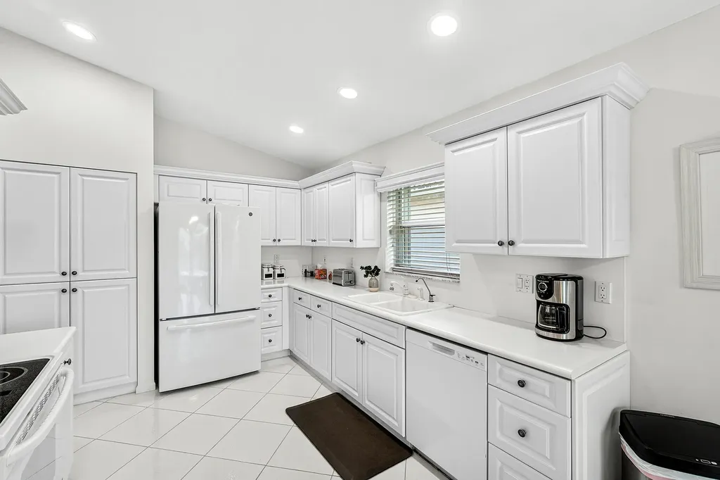6594 Sun River Road Boynton Beach FL 33437