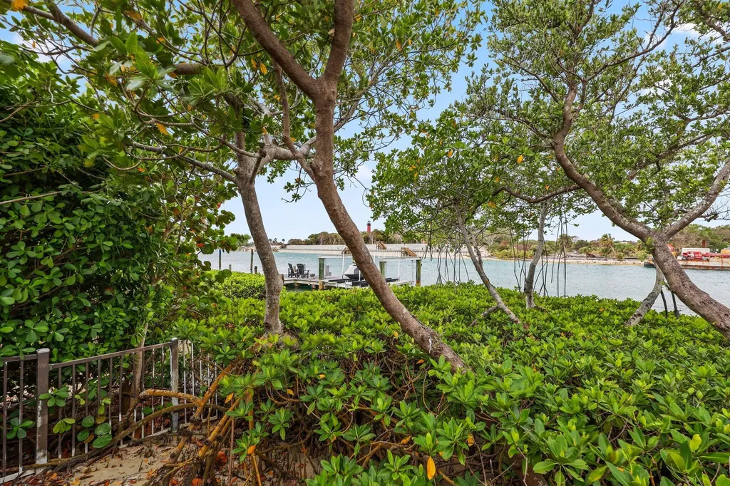 122 Lighthouse Drive Jupiter Inlet Colony FL 33469