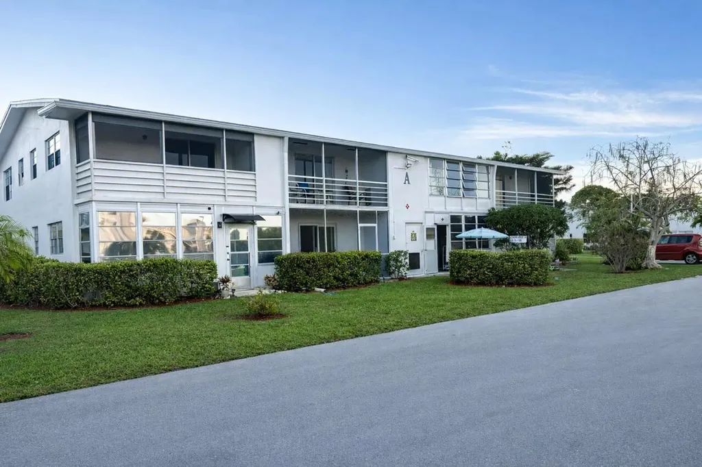 7 Lyndhurst A Deerfield Beach FL 33442
