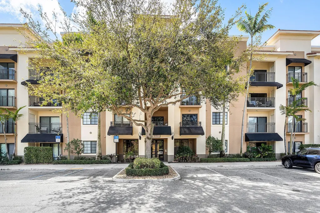 4907 Midtown Lane Palm Beach Gardens FL 33418