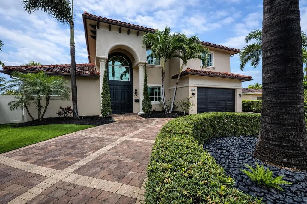 2461 SE 10th Street Pompano Beach FL 33062