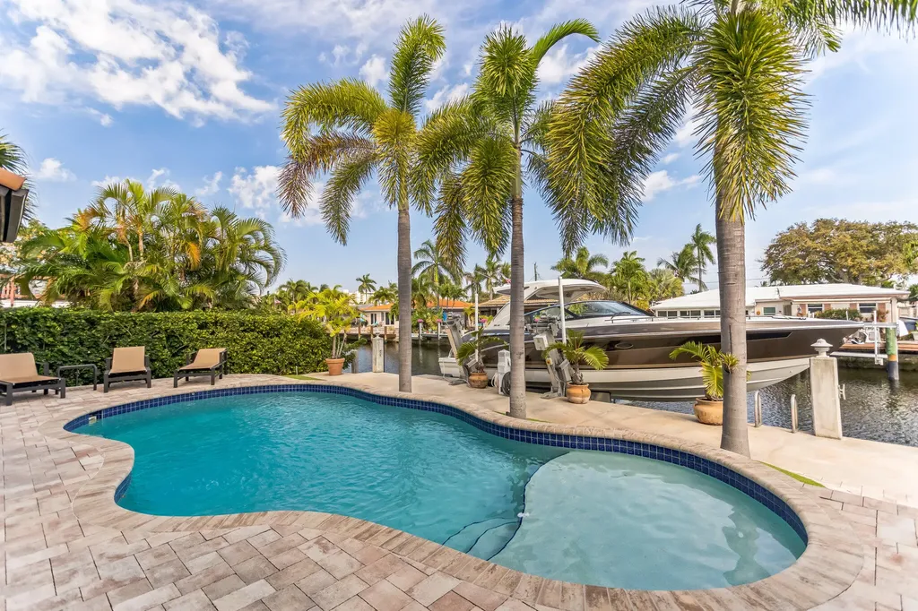 2461 SE 10th Street Pompano Beach FL 33062