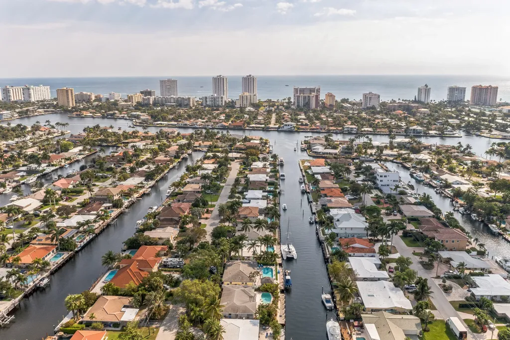 2461 SE 10th Street Pompano Beach FL 33062