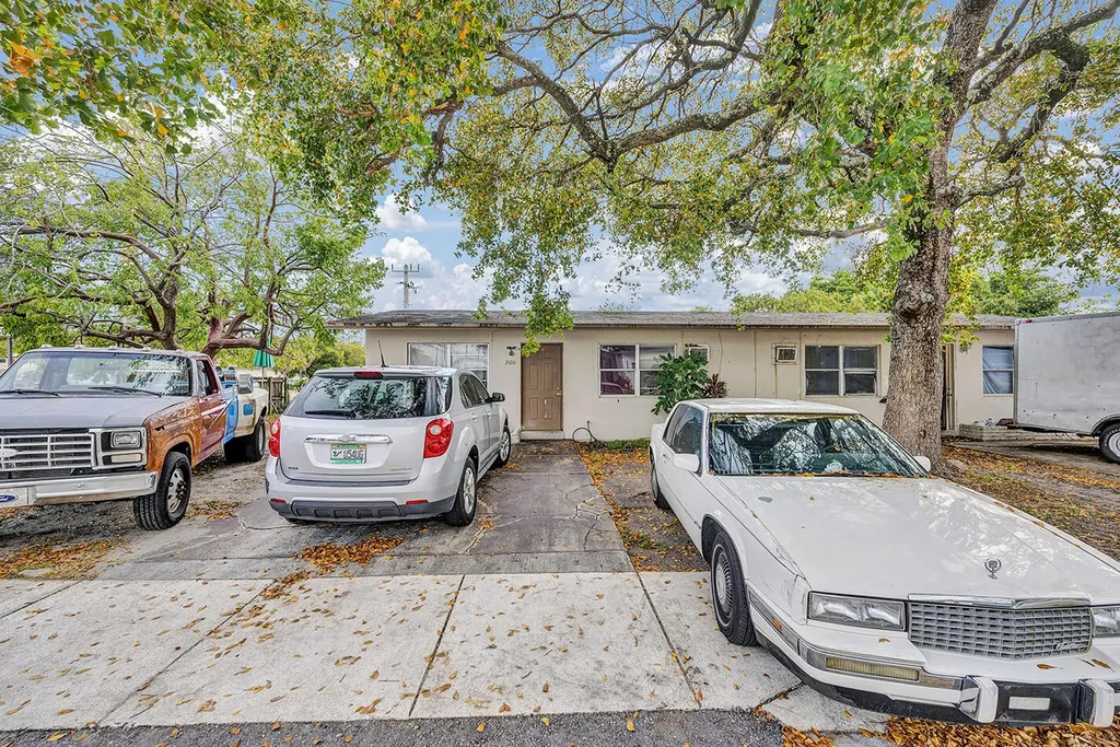 2100 NW 27th Street Oakland Park FL 33311