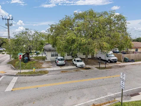 2100 NW 27th Street Oakland Park FL 33311