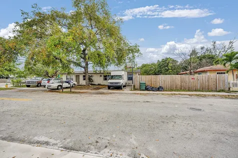 2100 NW 27th Street Oakland Park FL 33311