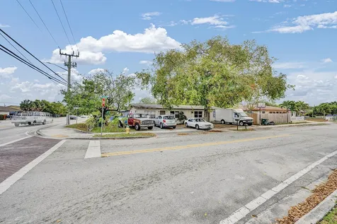 2100 NW 27th Street Oakland Park FL 33311