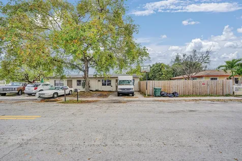 2100 NW 27th Street Oakland Park FL 33311