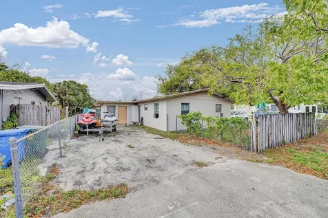 2100 NW 27th Street Oakland Park FL 33311