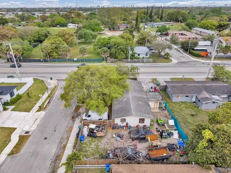 2100 NW 27th Street Oakland Park FL 33311