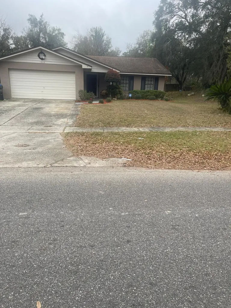 1202 Yvonne Street Apopka FL 32712