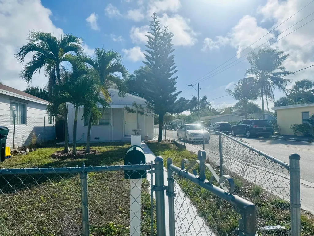 602 N D Street Lake Worth Beach FL 33460