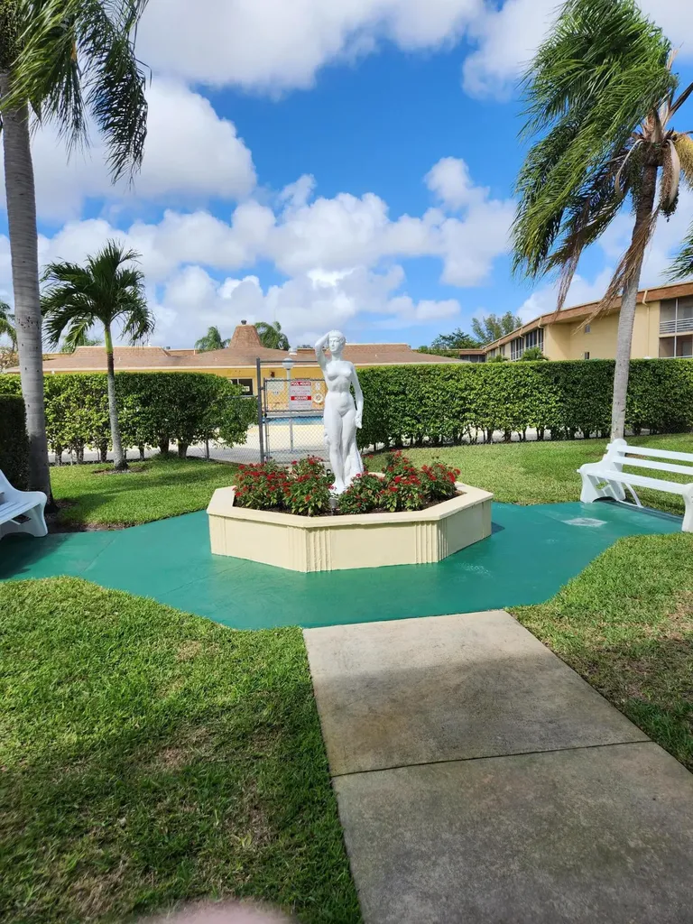 600 Village Green Court Palm Springs FL 33461