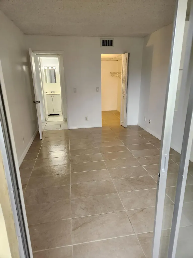 600 Village Green Court Palm Springs FL 33461
