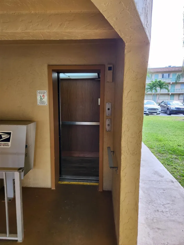 600 Village Green Court Palm Springs FL 33461