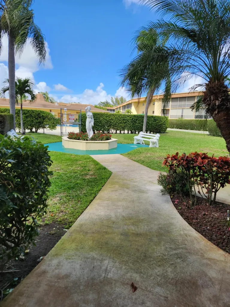 600 Village Green Court Palm Springs FL 33461