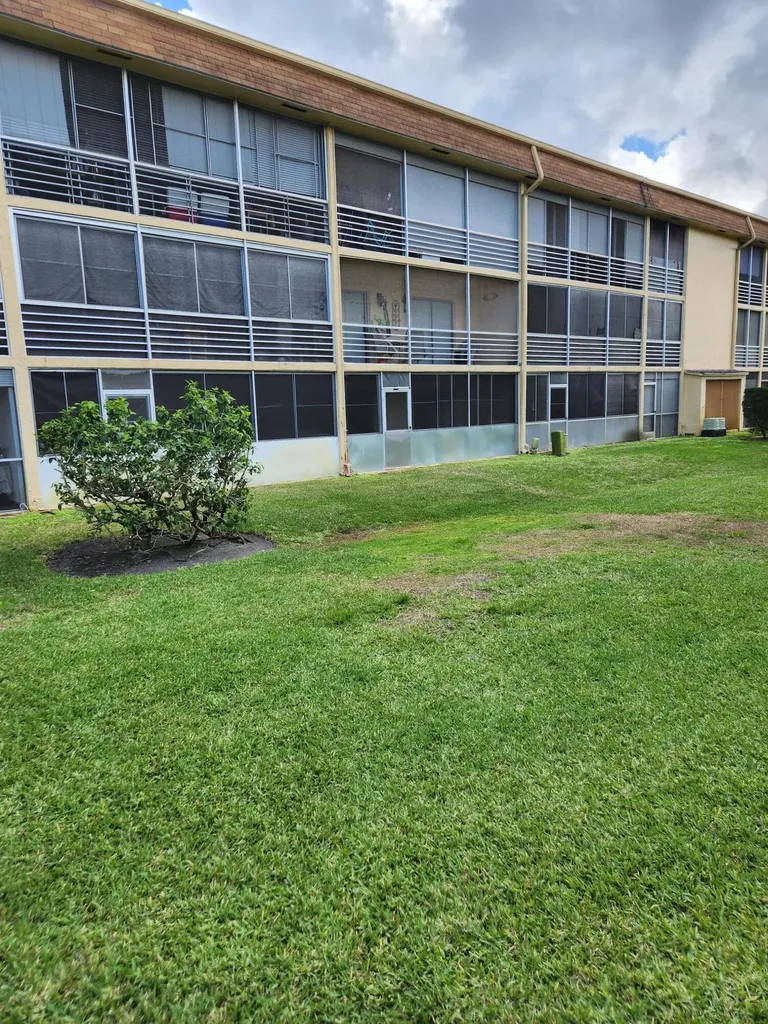 600 Village Green Court Palm Springs FL 33461