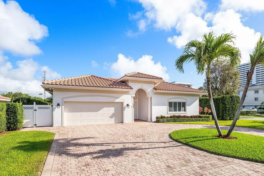 899 S Granada Drive Boca Raton FL 33432
