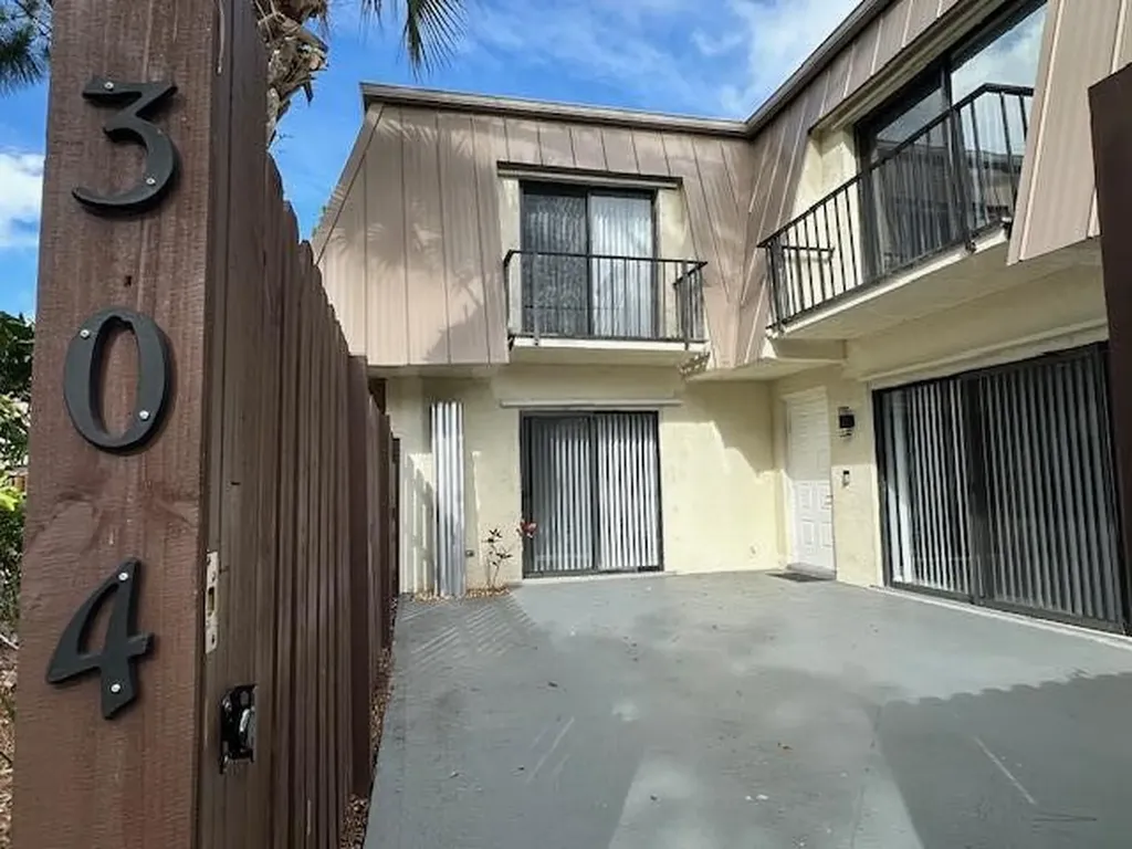 304 Miramar Lane Palm Beach Gardens FL 33410