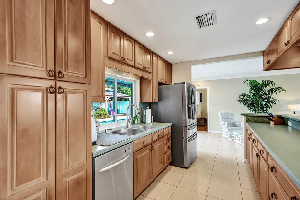 3001 NE 45th Street Lighthouse Point FL 33064