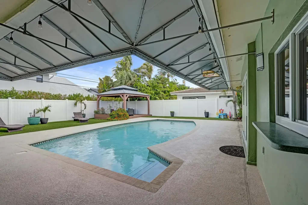 3001 NE 45th Street Lighthouse Point FL 33064
