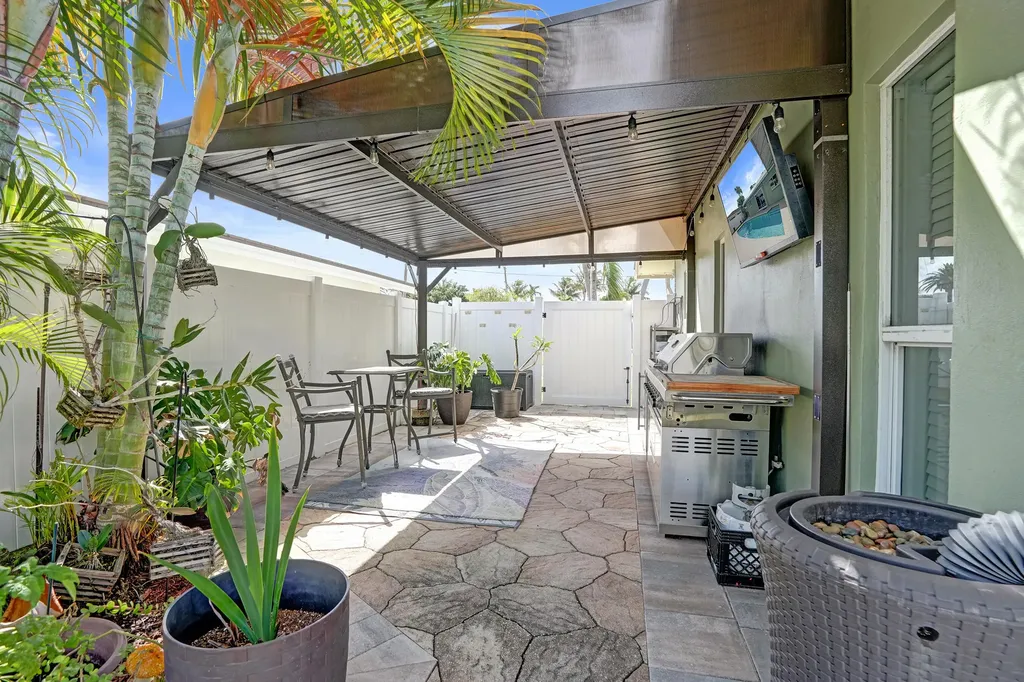 3001 NE 45th Street Lighthouse Point FL 33064