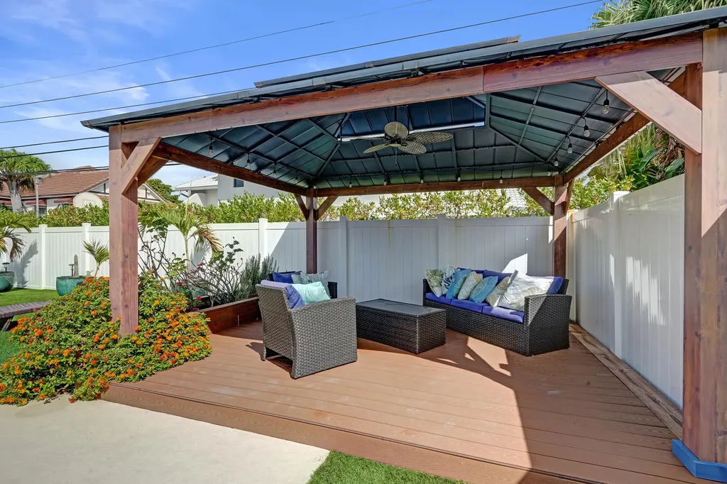 3001 NE 45th Street Lighthouse Point FL 33064