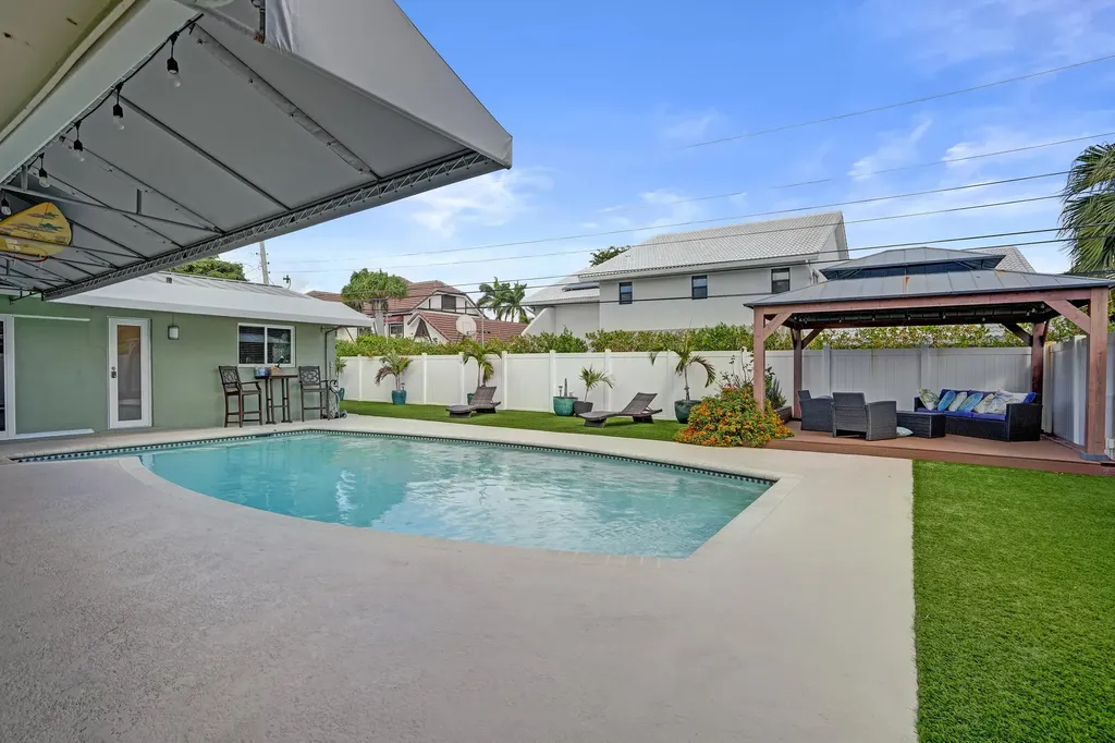 3001 NE 45th Street Lighthouse Point FL 33064