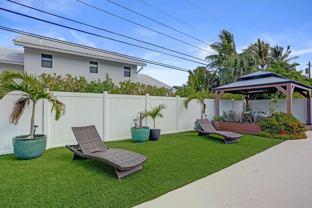 3001 NE 45th Street Lighthouse Point FL 33064