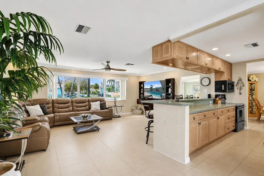 3001 NE 45th Street Lighthouse Point FL 33064