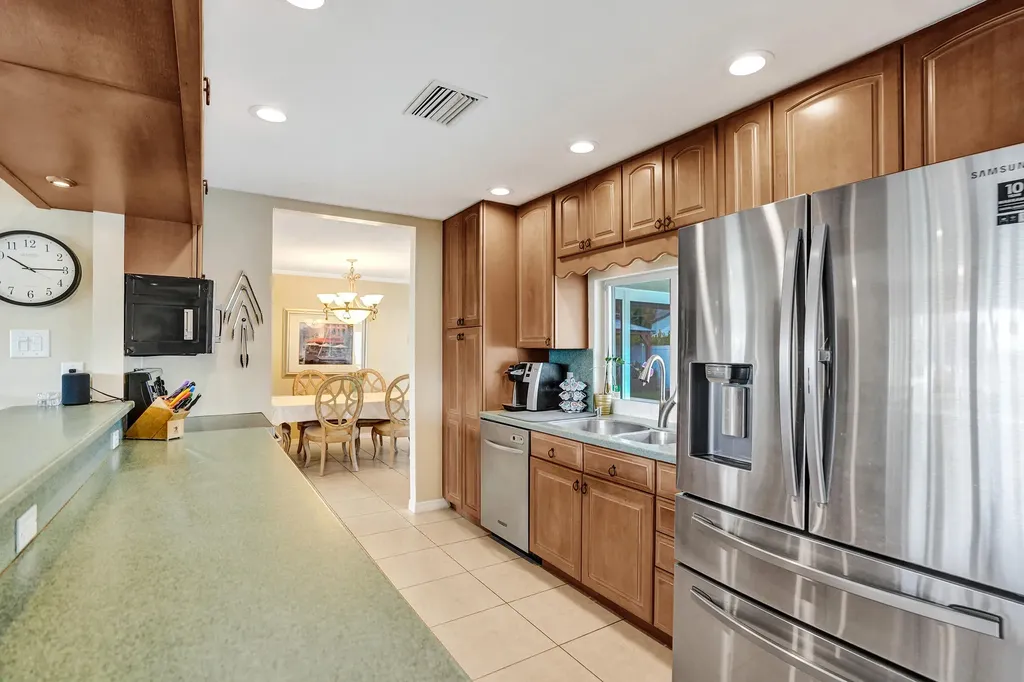 3001 NE 45th Street Lighthouse Point FL 33064