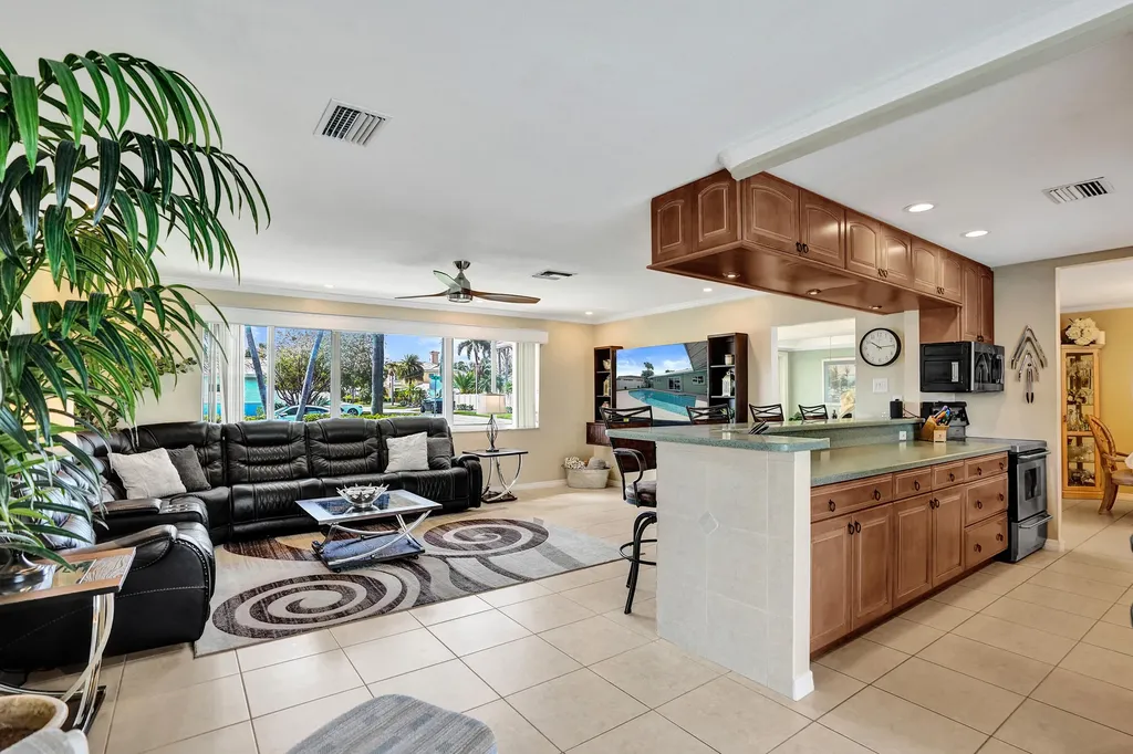 3001 NE 45th Street Lighthouse Point FL 33064