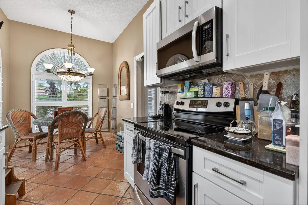 217 E Tall Oaks Circle Palm Beach Gardens FL 33410