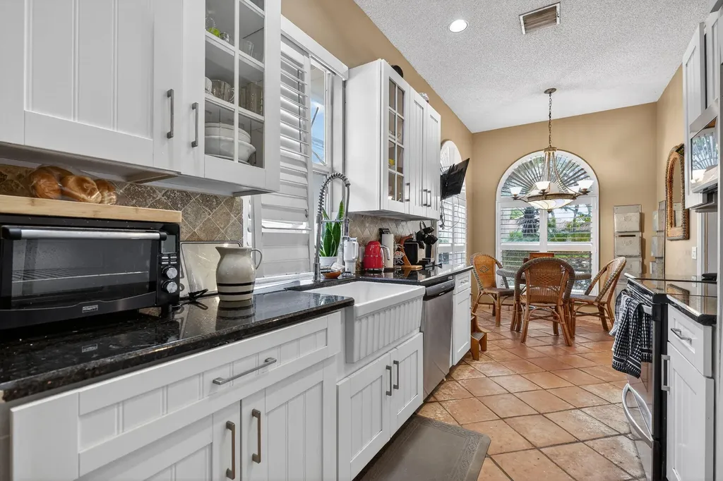 217 E Tall Oaks Circle Palm Beach Gardens FL 33410