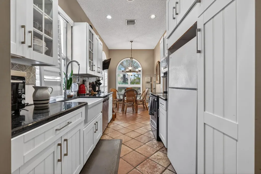 217 E Tall Oaks Circle Palm Beach Gardens FL 33410