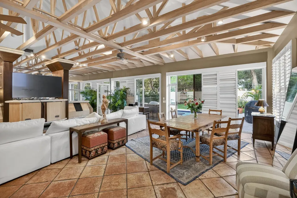 217 E Tall Oaks Circle Palm Beach Gardens FL 33410