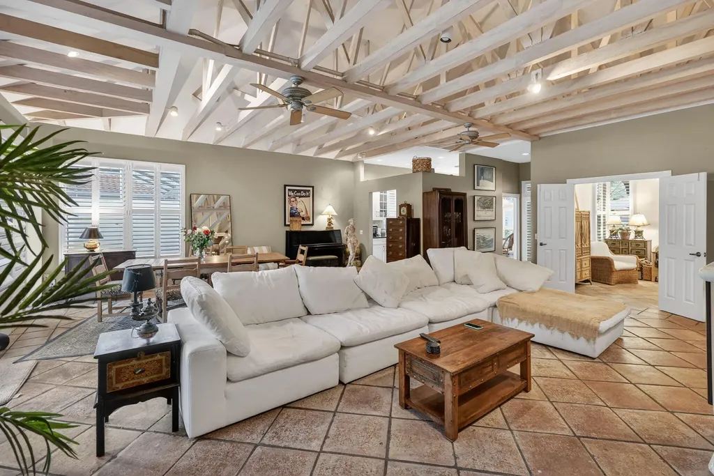 217 E Tall Oaks Circle Palm Beach Gardens FL 33410