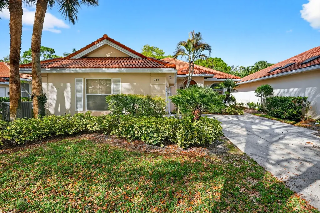 217 E Tall Oaks Circle Palm Beach Gardens FL 33410