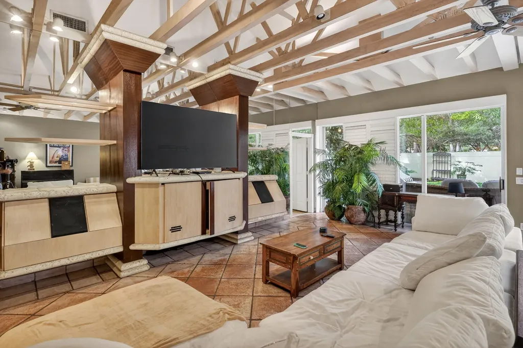 217 E Tall Oaks Circle Palm Beach Gardens FL 33410