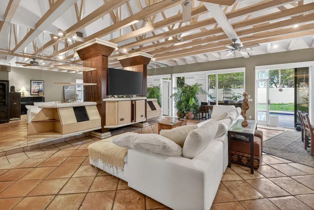 217 E Tall Oaks Circle Palm Beach Gardens FL 33410