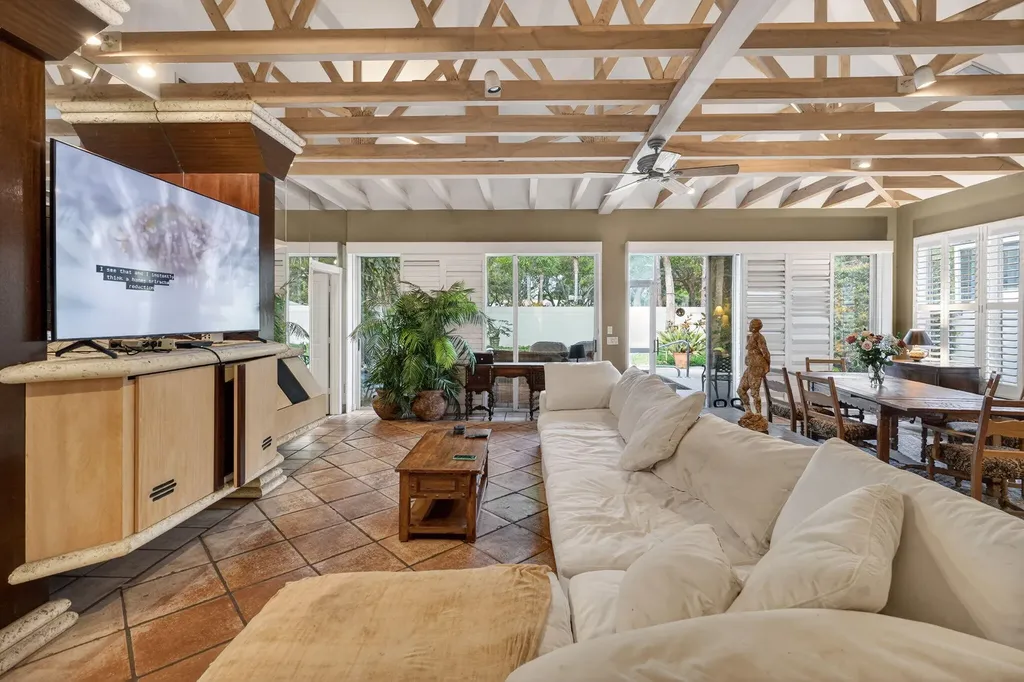 217 E Tall Oaks Circle Palm Beach Gardens FL 33410
